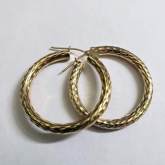 10k Diamond Cut Hoop Earrings - Picture 1 of 1